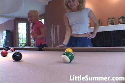 Little Summer - Sexy Amateur Lesbo on vidgratis.com