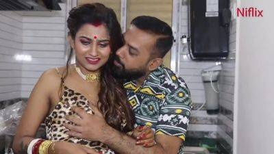 Indian Wife Honeymoon Sex In Kitchen With Her Husband - India on vidgratis.com