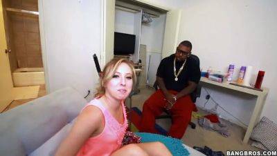 Blonde Amateur Sofie Carter and Rico Strong in Interracial Encounter on vidgratis.com