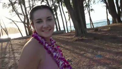 Jade Amber Returns to Hawaii for an Amateur POV Encounter with You! on vidgratis.com