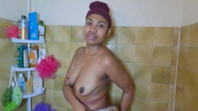 Beautiful Mixed-race In The Shower on vidgratis.com