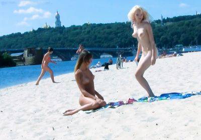 Young nudist fresh hotties caught on a hidden camera on vidgratis.com