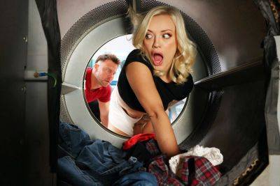 Blonde stuck in laundrymachine and will do anything for help on vidgratis.com