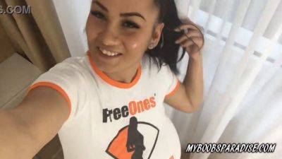 Helen Star's Huge Tits Bounce While Taking a Selfie on vidgratis.com