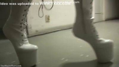 Zapped Pony Girl In Mental Institution on vidgratis.com