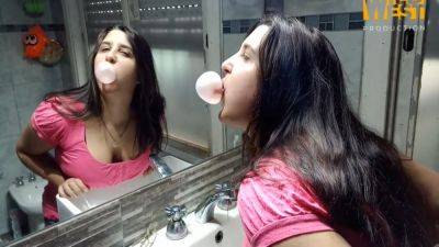 Just My Bubblegum And Me on vidgratis.com