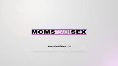 MomsTeachSex - step Mom And Son Share Bed And Fuck S7:E3 on vidgratis.com