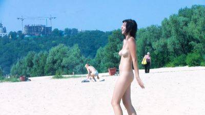 Hot nudist teen filmed by voyeur as she sits naked outside on vidgratis.com