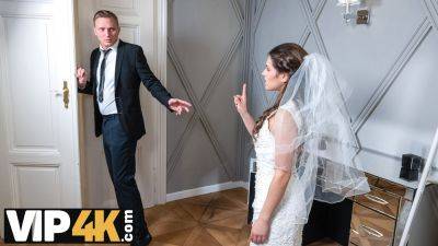 VIP4K. Couple decided to copulate in the bedroom before the ceremony - Czech Republic on vidgratis.com