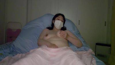 A Married Woman Masturbates Because Shes Horny Before Going To Bed on vidgratis.com