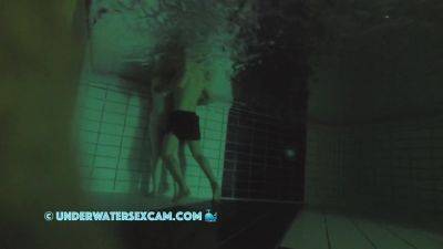 This Poor Horny Man Is About To Burst His Swimming Trunks on vidgratis.com
