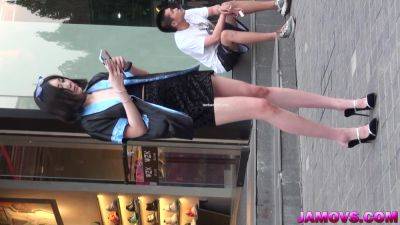 Chinese Girl Caught on the Street - China on vidgratis.com