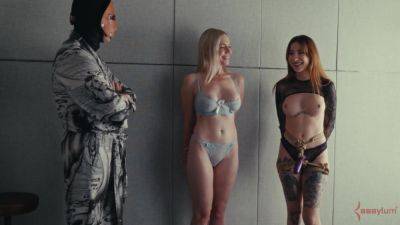 Fine broads decide to share the prize and swallow the cum on vidgratis.com