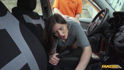 Adorable babe fucks with her driving instructor and loves it on vidgratis.com