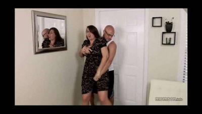 Step-Mom's Naughty Encounter: A Creamy Surprise on vidgratis.com