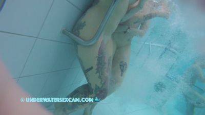 In This Underwater Video We See A Lot Of Piercings And Tattoos on vidgratis.com