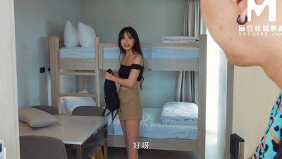 Horny Chinese roommate fucks her friend on the hostel bunk bed - China on vidgratis.com