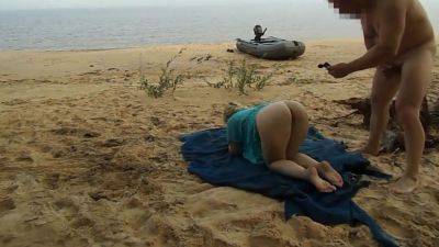 Milf allows to fuck her tight anal on the beach - Amateur Porn on vidgratis.com