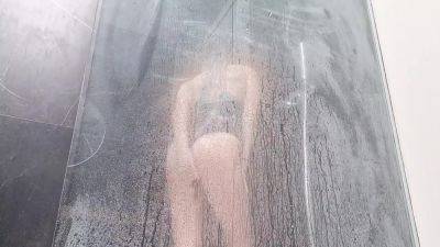 Masturbates To Squirting Orgasm In Shower on vidgratis.com