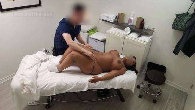 Jessica, a curvy black coed, loves my unique massage - Usa - Canada on vidgratis.com