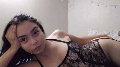 Petite Brunette's Dildo Delight: Amateur Solo on vidgratis.com