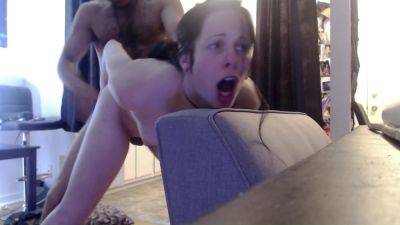 Submissive Girlfriend Love Hard Doggy And Deepthroat on vidgratis.com