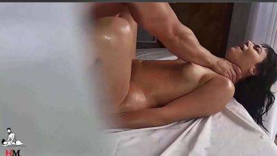 Hot 18-Year-Old Girl Captured on Video Receiving Tantric Massage from Therapist on vidgratis.com