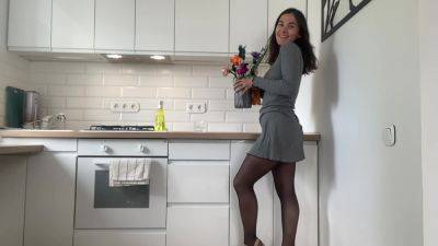 Cleaning The Kitchen In Stockings on vidgratis.com