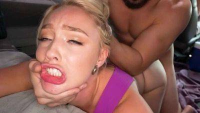 Giggling blonde newbie craves big cock action on vidgratis.com