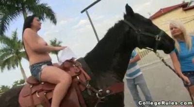 Watch this busty babe with big tits take a public back ride and blow a big load on vidgratis.com