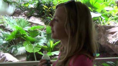 Virtual Vacation In Singapore With Karla Kush Part 1 - Usa - Singapore on vidgratis.com