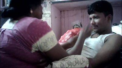 Indian House Wife Romantic Kissing Ass - India on vidgratis.com