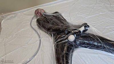 Dollified #2 - A Vacuum-sealed Latex Doll Getting Herself Off With A Magic Wand on vidgratis.com