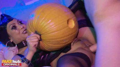 Asian Cutie Polly Pons at College Halloween Party: Pumpkin Pumping & Intimate Encounter - Thailand on vidgratis.com