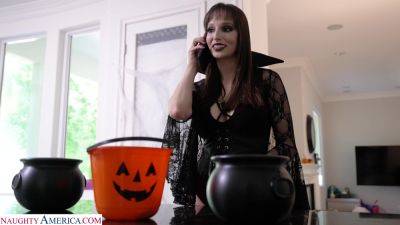 Halloween perversions grant spicy MILF the most amazing fuck on vidgratis.com