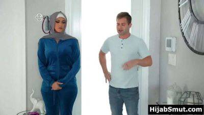 Innocent Muslim Girl Experiences Her First Time With Neighbor on vidgratis.com