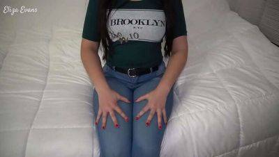 Gigantic ass of my friend's girlfriend with tight jeans. Genuine orgasm and creampie. I leave my cum inside her pussy on vidgratis.com