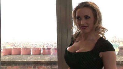 Mature blonde stepmom Tanya Tate fucked while wearing lingerie and high heels on vidgratis.com