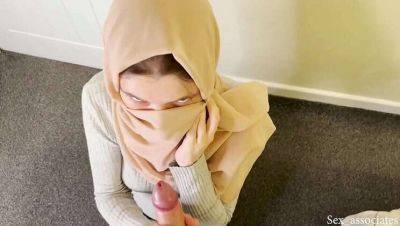 Arab Pregnant Wife Refuses Oral: A Hijab-Wearing Muslim's Defiance. - Iran on vidgratis.com