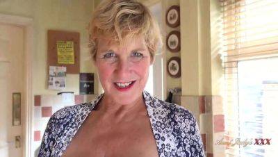 Aunt Judy's Housewife Molly Maracas: A 58-Year-Old MILF Gives You a Hand Job & Blowjob (POV) on vidgratis.com