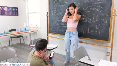 Big ass beauty gets laid in the classroom with one of her colleagues on vidgratis.com