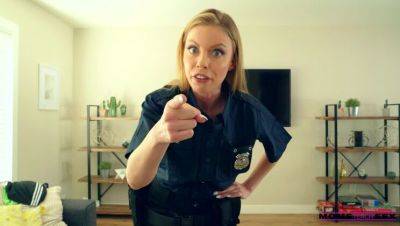 My Step Mom Is A Cop - S12:E10 on vidgratis.com