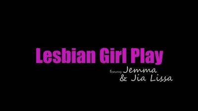 Lesbian Girl Play - S17:E6 on vidgratis.com