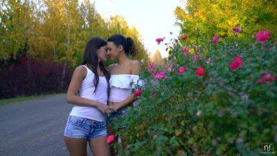 Sensual Lesbian Sex - S26:E10 on vidgratis.com