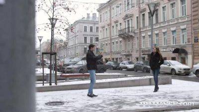 Melisa mounts a Hung Stranger - Russia on vidgratis.com