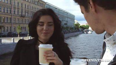 Lindsay Vood Has Man Milk With her Coffee - Russia on vidgratis.com