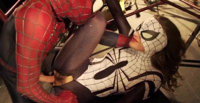 Spiderman gives his bitch the tool she needs to reach unique anal orgasms on vidgratis.com