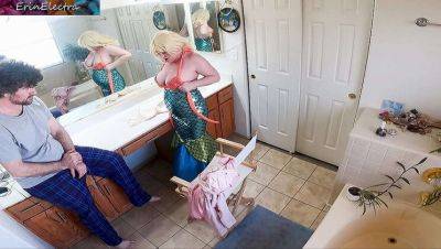 Stepmom Dressing Caught On Camera: Stepson Does More Than Help In The Bathroom on vidgratis.com