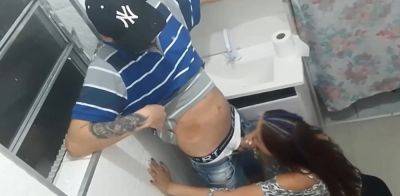 Young girl gets fucked by a stranger in the bar's bathroom! on vidgratis.com