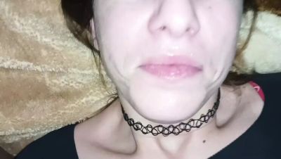 Amateur Wife Gives Sloppy Blowjob and Takes Cum in Mouth on vidgratis.com